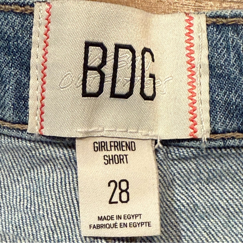 BDG Urban Outfitters Girlfriend Short High Rise Lt Wash Denim Frayed Hem Sz 28 - Picture 3 of 8